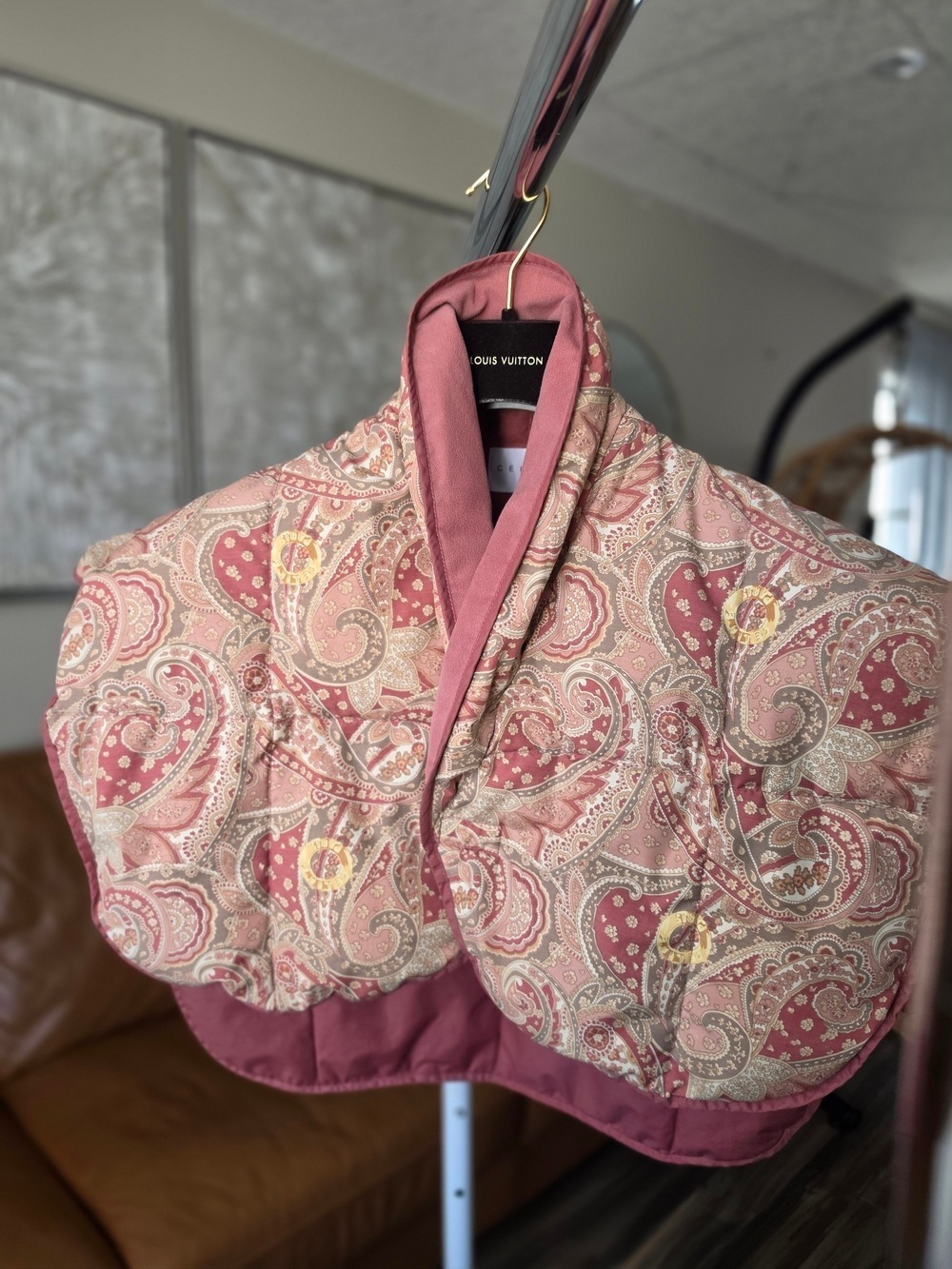 Authentic Celine Pink Dusty Rose Paisley Down Puffer Wrap One Size - Picture 4 of 13